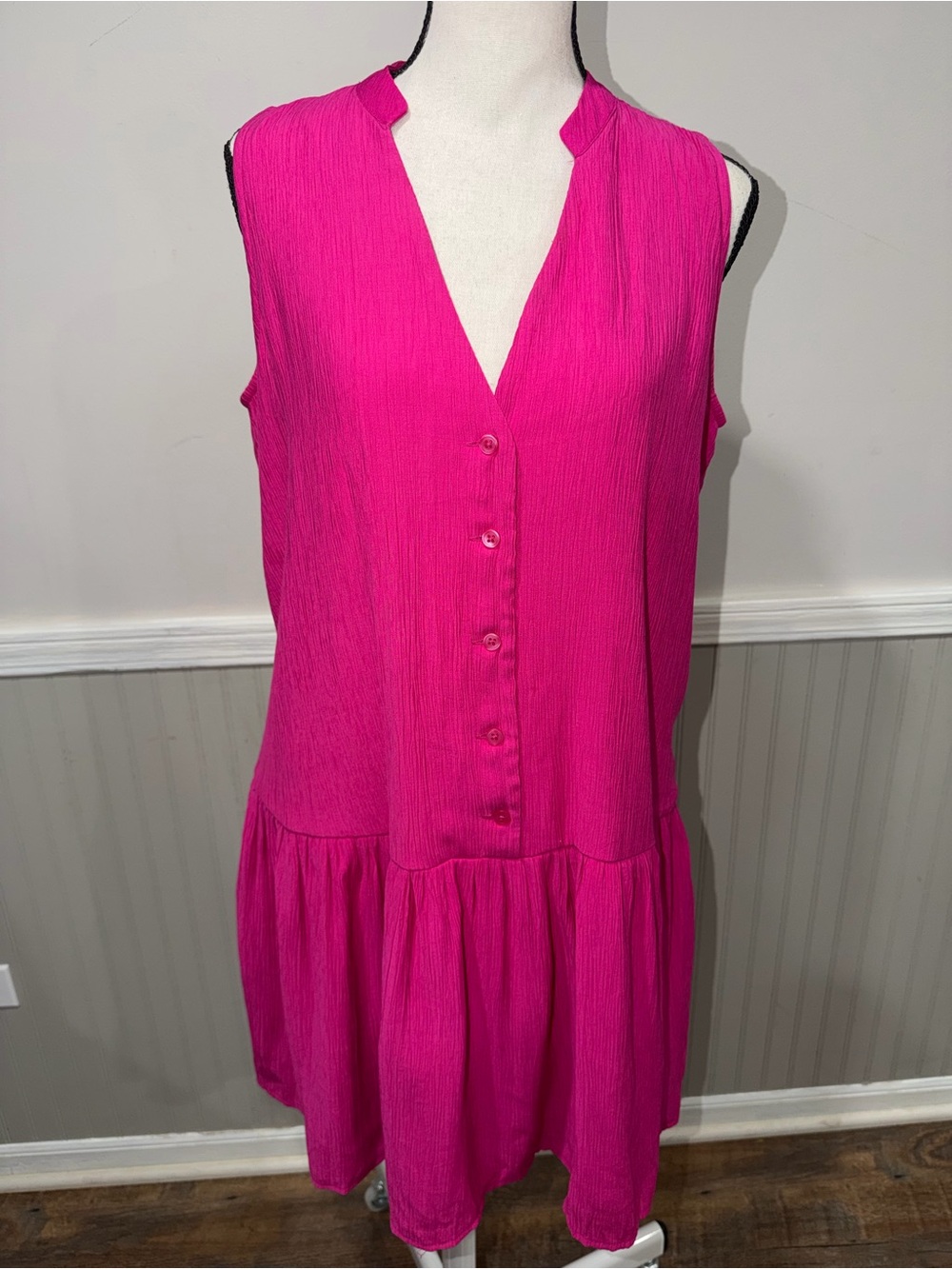 Nine West Bright Fuchsia Sleeveless V-Neck Button dress